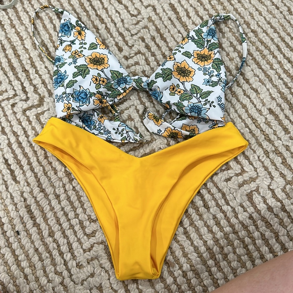 Zaful bikini set floral top yellow bottom